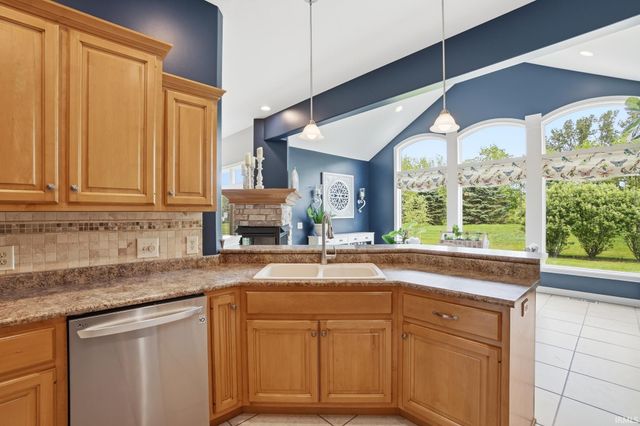 201 Creekside Court, Huntertown, IN 46748