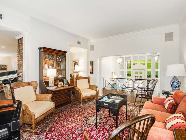 1066 Lynnwood Blvd, Nashville, TN 37215