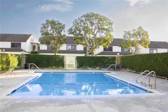 821 S Cerritos, Azusa, CA 91702