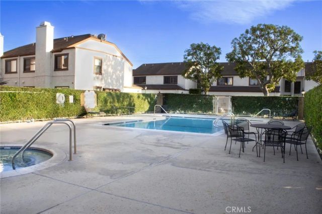 821 S Cerritos, Azusa, CA 91702