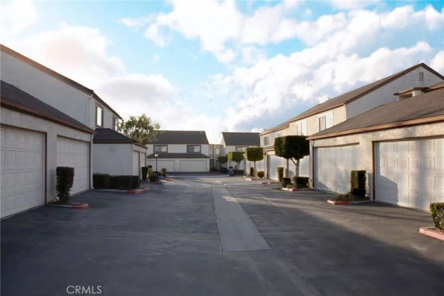821 S Cerritos, Azusa, CA 91702