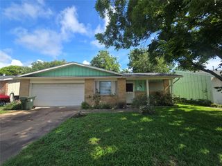 308 Mackeral Street, Galveston, TX 77550