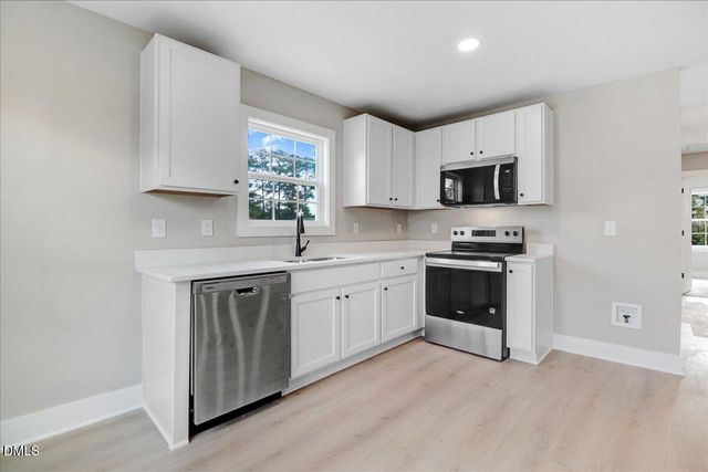 303 E James Street, La Grange, NC 28551