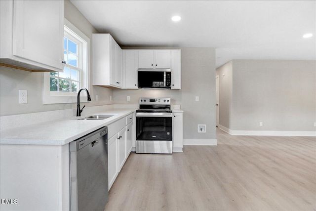 303 E James Street, La Grange, NC 28551