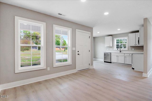 303 E James Street, La Grange, NC 28551