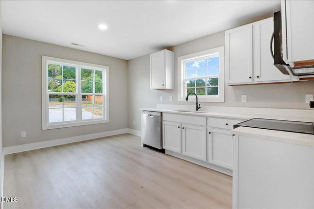 303 E James Street, La Grange, NC 28551