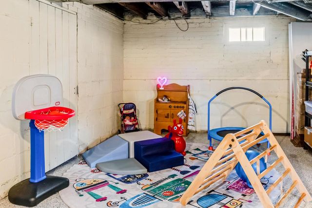 1920 N 86th STREET, Wauwatosa, WI 53226