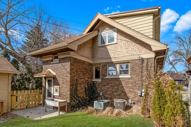 1920 N 86th STREET, Wauwatosa, WI 53226