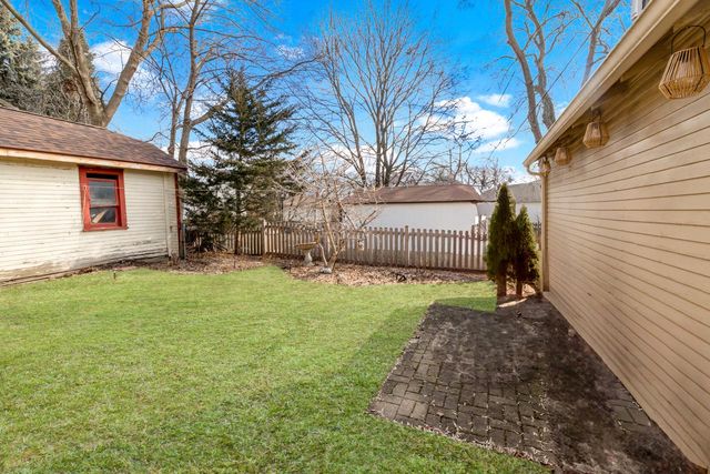 1920 N 86th STREET, Wauwatosa, WI 53226