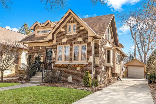 1920 N 86th STREET, Wauwatosa, WI 53226