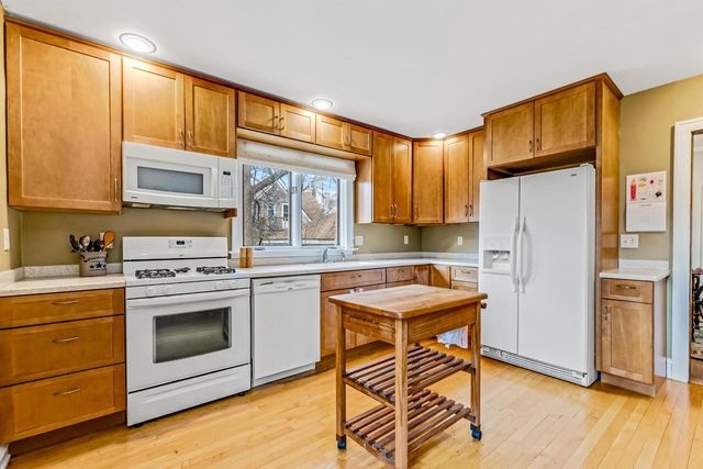 1920 N 86th STREET, Wauwatosa, WI 53226