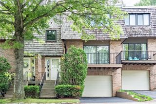2705 Bingham Dr, Upper St Clair, PA 15241
