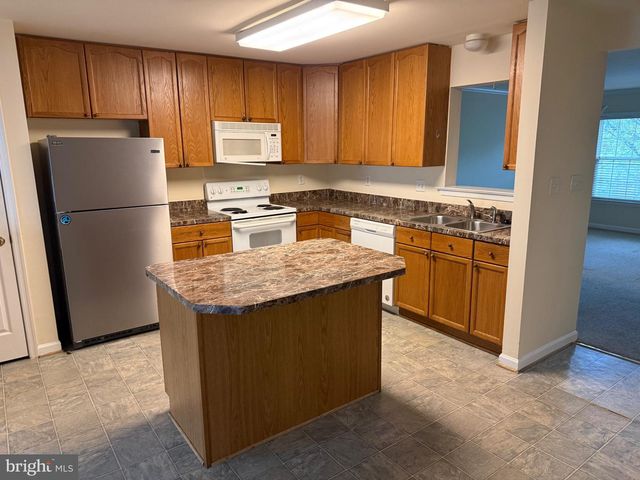 48 HOLMES DR, Charles Town, WV 25414