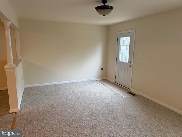 48 HOLMES DR, Charles Town, WV 25414