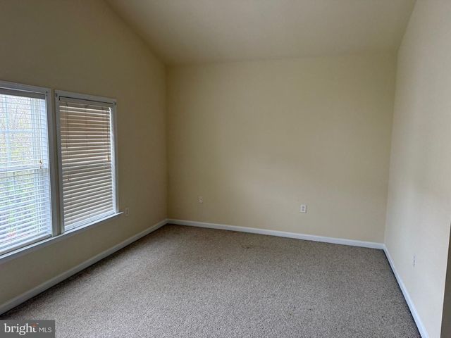 48 HOLMES DR, Charles Town, WV 25414