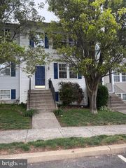 48 HOLMES DR, Charles Town, WV 25414