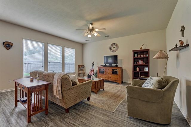241 Lake Estates Drive, Montgomery, TX 77356