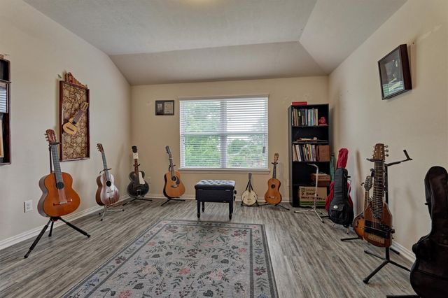 241 Lake Estates Drive, Montgomery, TX 77356