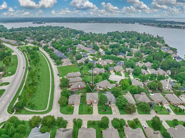 241 Lake Estates Drive, Montgomery, TX 77356