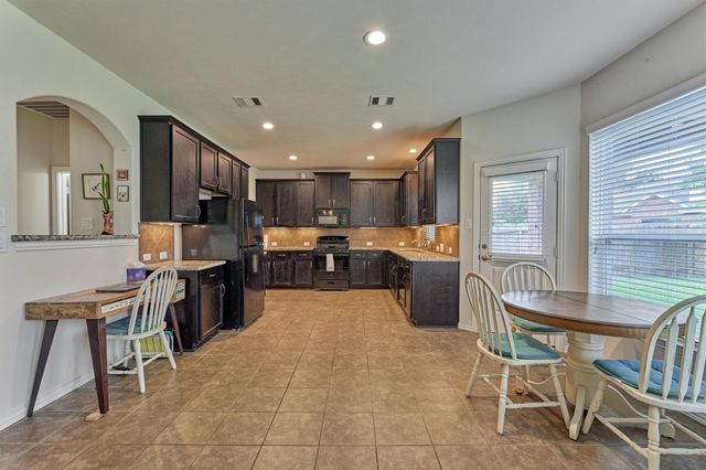 241 Lake Estates Drive, Montgomery, TX 77356