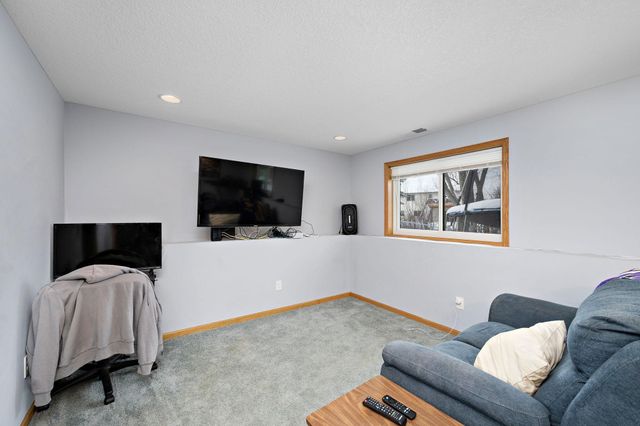 10242 52nd Street NE, Albertville, MN 55301