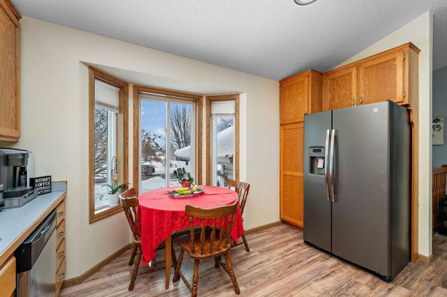 10242 52nd Street NE, Albertville, MN 55301