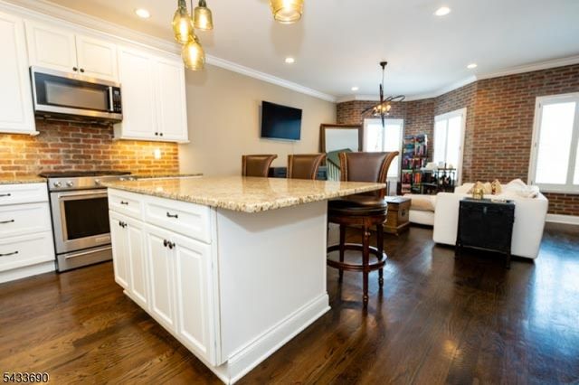 21 Stonybrook Cir, Fairfield Twp., NJ 07004