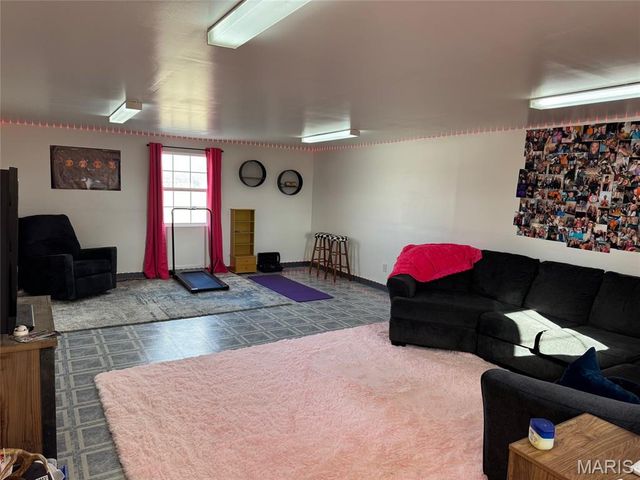 409 W Jefferson Avenue, Patoka, IL 62875