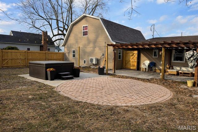 409 W Jefferson Avenue, Patoka, IL 62875