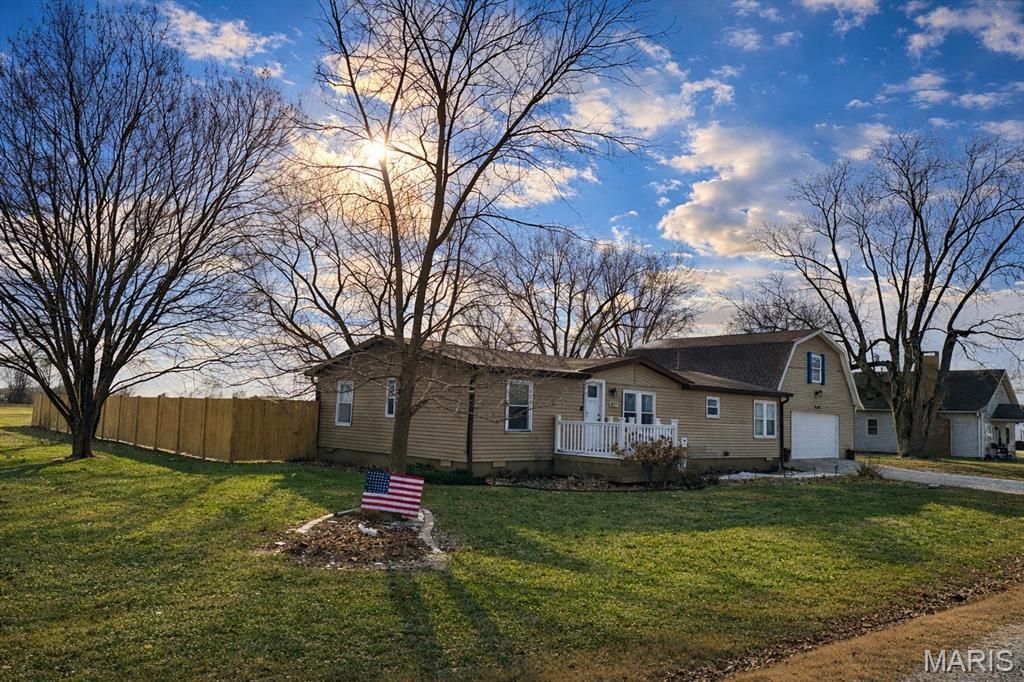 409 W Jefferson Avenue, Patoka, IL 62875