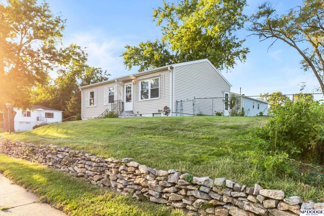 7626 Chandler Hills Drive, Bellevue, NE 68147