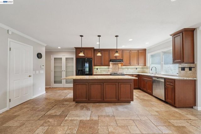 6620 Thames Dr., Gilroy, CA 95020