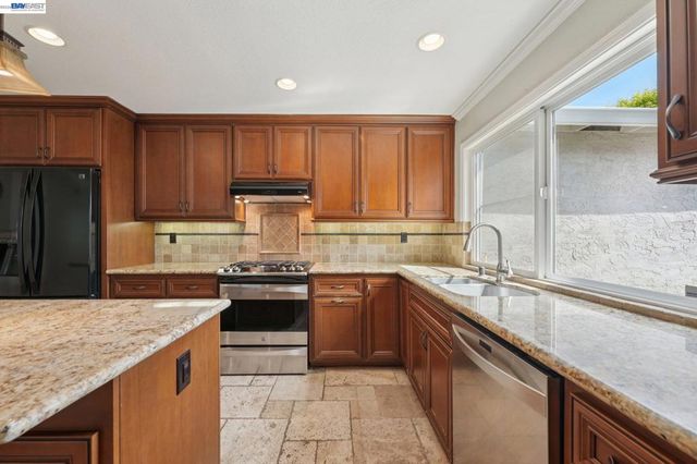 6620 Thames Dr., Gilroy, CA 95020