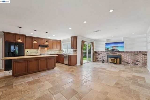 6620 Thames Dr., Gilroy, CA 95020