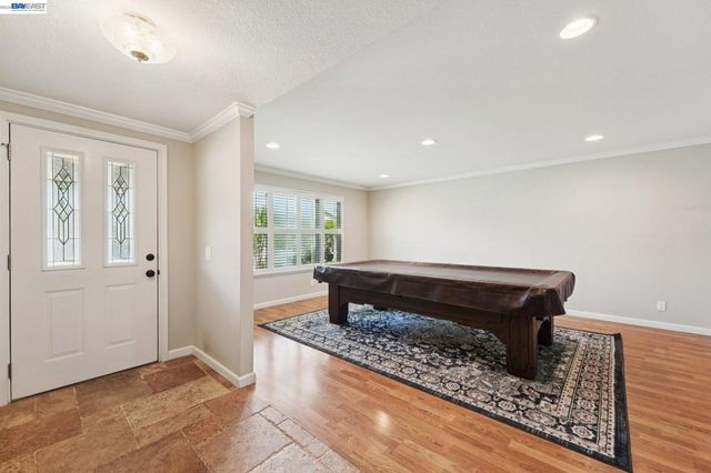 6620 Thames Dr., Gilroy, CA 95020