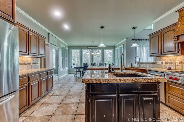 16041 S 297th East Avenue, Coweta, OK 74429