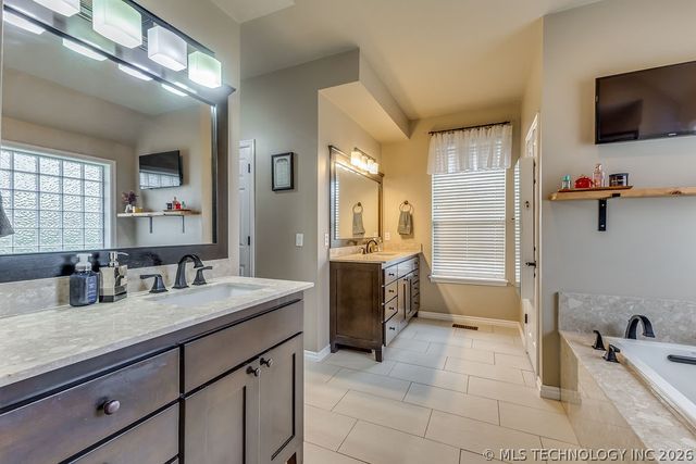 16041 S 297th East Avenue, Coweta, OK 74429