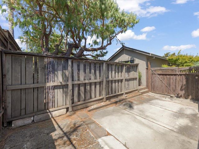 1440 Quartz Way, San Jose, CA 95118