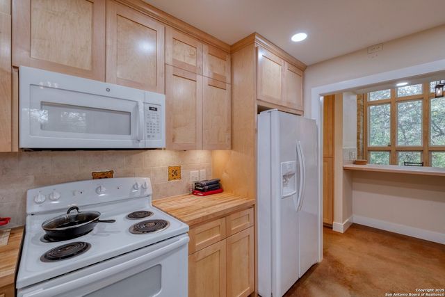 123 Bowie, Luling, TX 78648