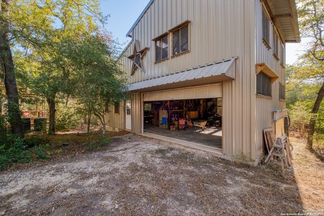 123 Bowie, Luling, TX 78648