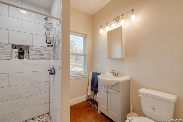 123 Bowie, Luling, TX 78648