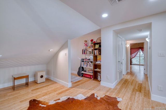 123 Bowie, Luling, TX 78648