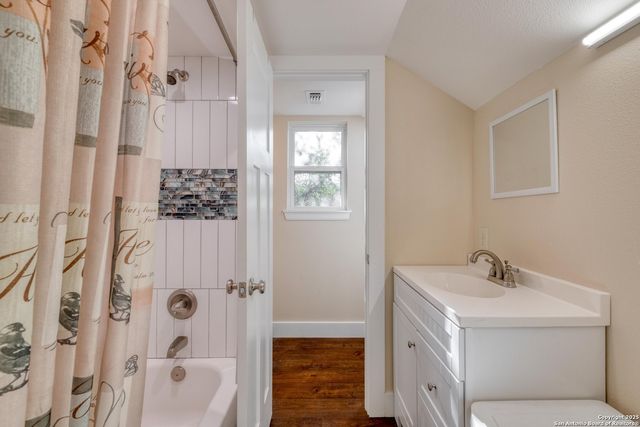 123 Bowie, Luling, TX 78648