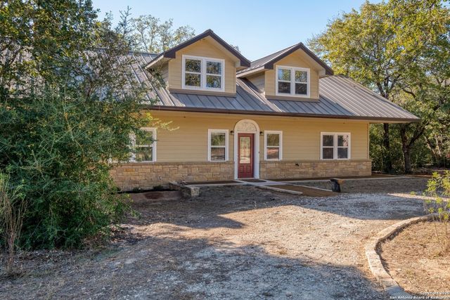 123 Bowie, Luling, TX 78648