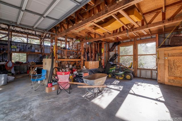 123 Bowie, Luling, TX 78648