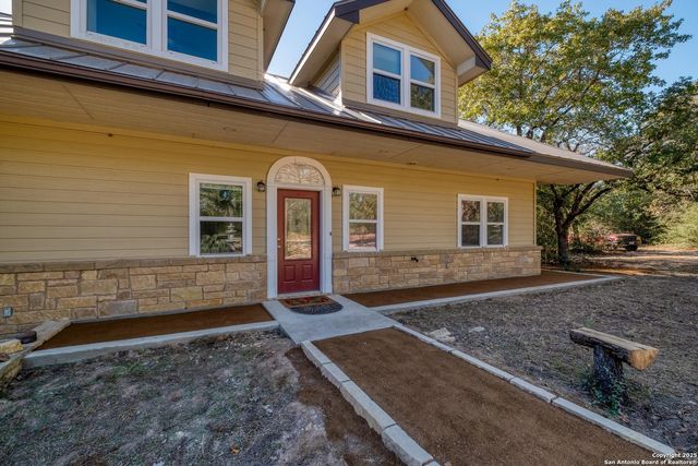 123 Bowie, Luling, TX 78648