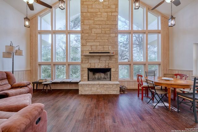 123 Bowie, Luling, TX 78648