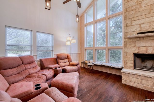 123 Bowie, Luling, TX 78648