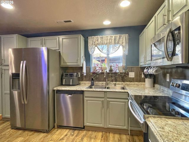 2102 Sw 6TH St, Battle Ground, WA 98604