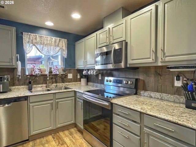 2102 Sw 6TH St, Battle Ground, WA 98604